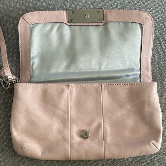 Authentic Coach Leather Wristlet - Picture 5 of 7